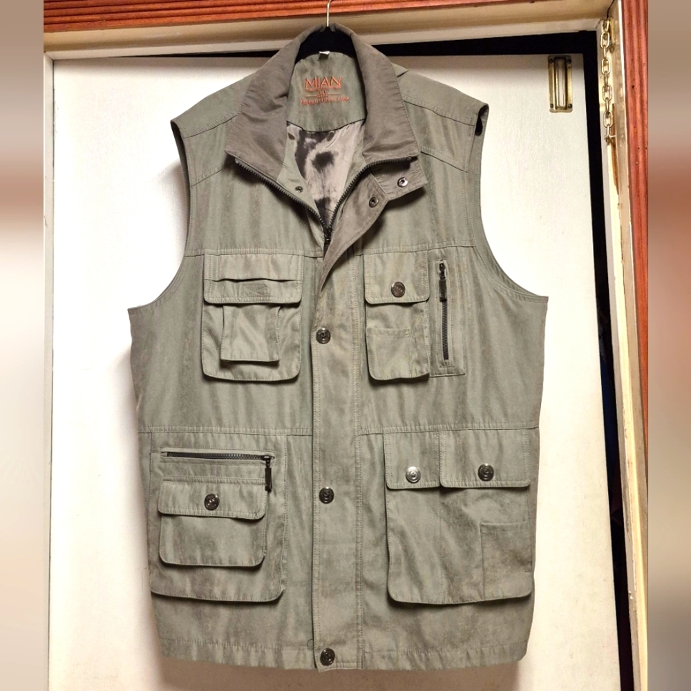 MIAN Micro Satin Men's Gray Cargo/Utility Vest NEW